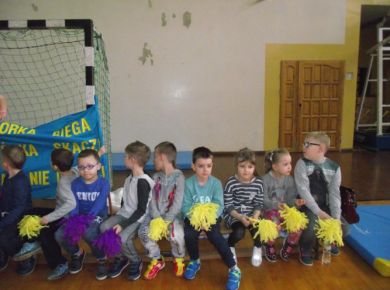 30.03.17r Zawody sportowe- kibicujemy starszym kolegom i koleżankom 5-6 latki