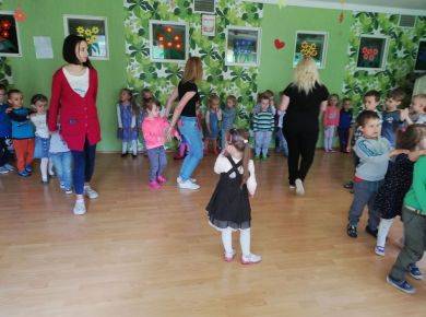 zabawa edukacyjno muzyczno ruchowa z okazji Dnia Ziemi