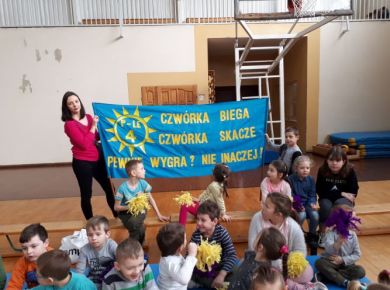 KIBICUJEMY STARSZAKOM W ZAWODACH SPORTOWYCH