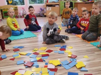 POZNAJEMY KOŁO I TRÓJKĄT